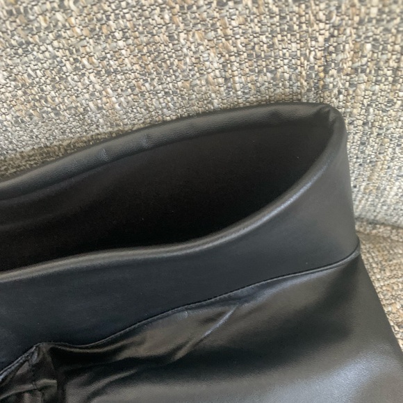 FAUX LEATHER HIGH WAISTED LEGGINGS - BLACK - Picture 8 of 9